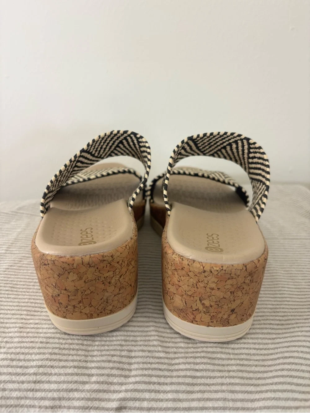 BZees Woven Black & White Platform Slide Sandals - Women's size 8